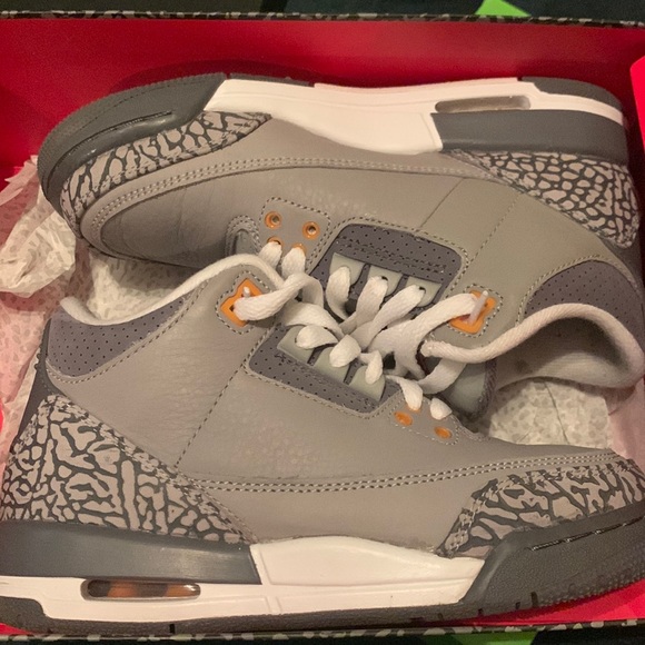 air jordan retro, size in boys color is gray concrete with orange
